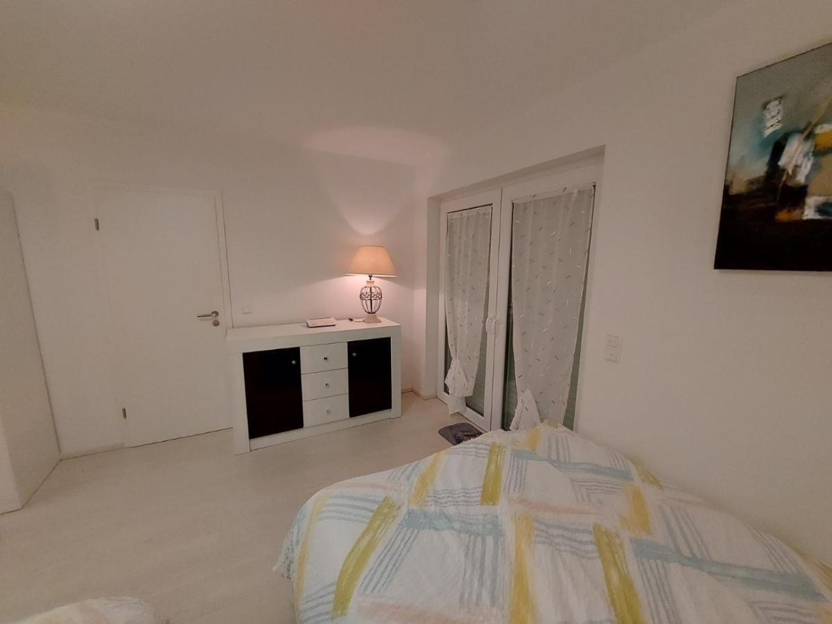 Several Different Rooms, Newly Furnished, In A New House In Vichten Exterior photo